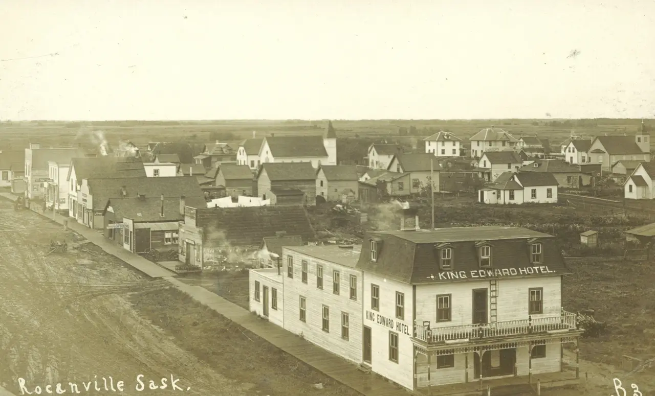 Aerial view of Rocanville with the King Edward Hotel, about 1910